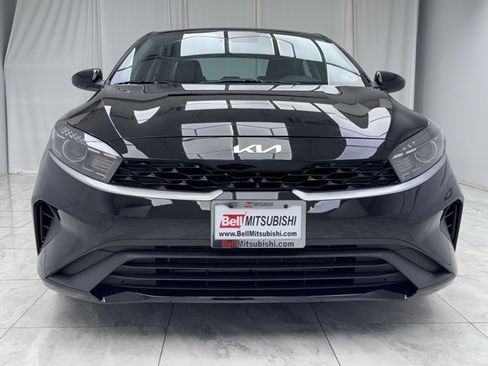 Used 2023 Kia Forte LXS image 3