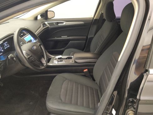 Used 2020 Ford Fusion SE image 17