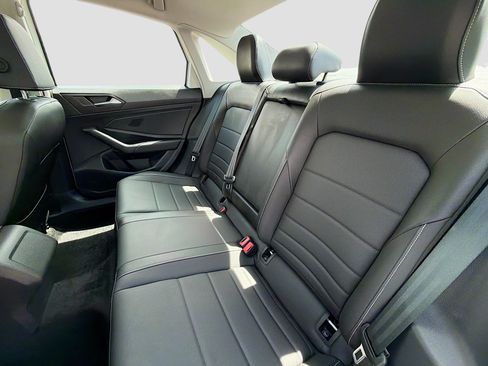 Used 2023 Volkswagen Jetta SE FWD image 19