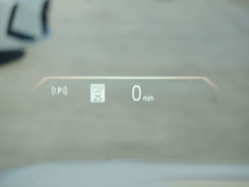 Used 2025 BMW 530i w/ Premium Package image 8