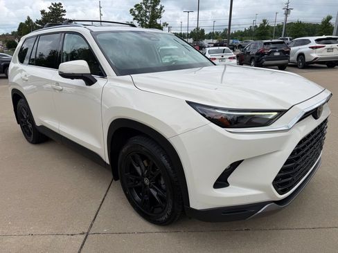 Used 2024 Toyota Grand Highlander AWD image 7