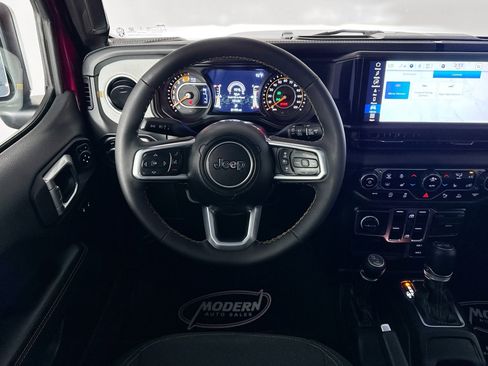 Used 2024 Jeep Wrangler Unlimited Sahara w/ Technology Group AWD/4WD image 20
