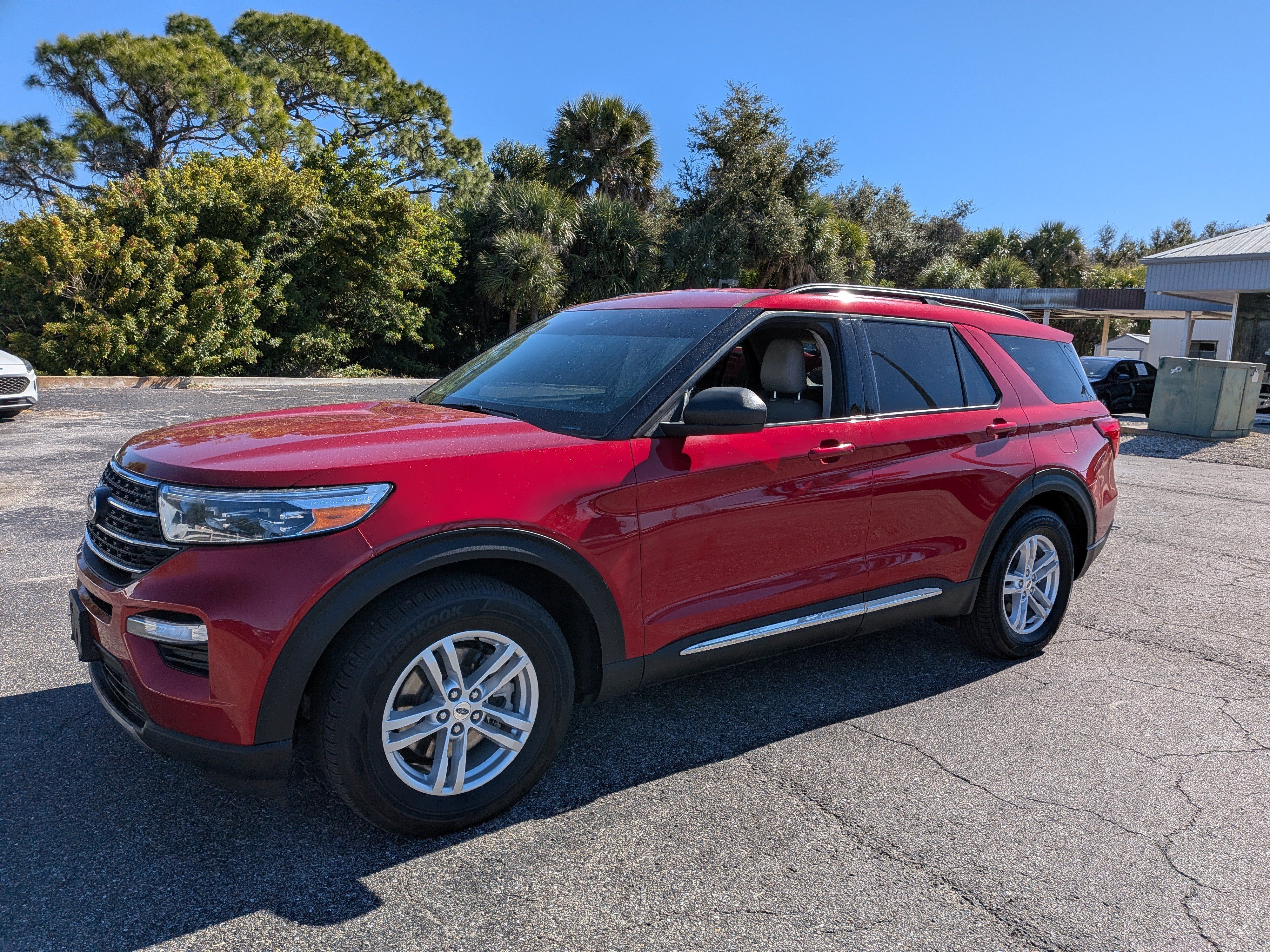 Used 2023 Ford Explorer XLT w/ Equipment Group 202A RWD image 8