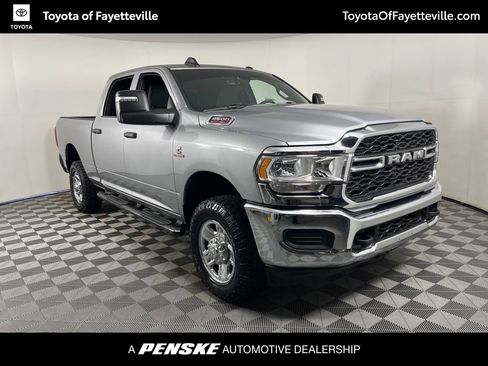 Used 2024 RAM 2500 Tradesman w/ Chrome Appearance Group AWD/4WD image 15