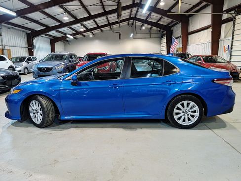 Used 2020 Toyota Camry LE FWD image 3