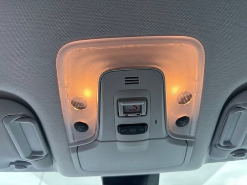 Used 2022 Toyota Prius L Eco FWD image 33