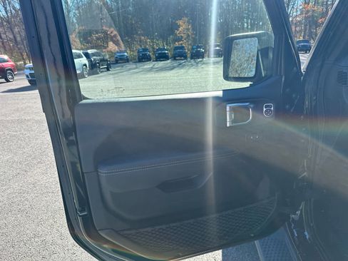 Used 2022 Jeep Wrangler Unlimited Sahara w/ Cold Weather Group image 26