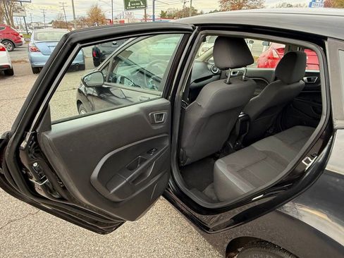 Used 2014 Ford Fiesta SE w/ Equipment Group 201A image 17