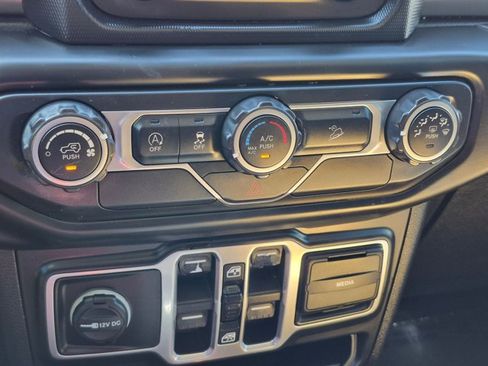 Used 2018 Jeep Wrangler Unlimited Sport S AWD/4WD image 15