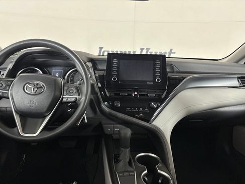 Used 2022 Toyota Camry LE w/ Carpet Mat Package (TMS) FWD image 25