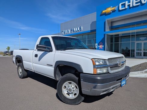 Used 2004 Chevrolet Silverado 2500 W/T AWD/4WD image 1