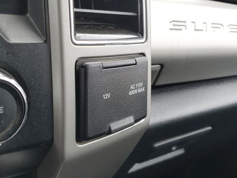 Used 2019 Ford F350 Lariat image 29