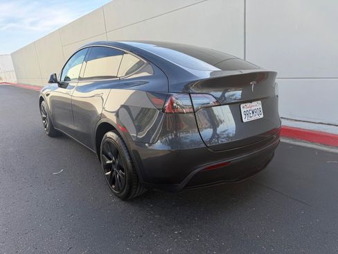 Used 2025 Tesla Model Y Long Range RWD image 4