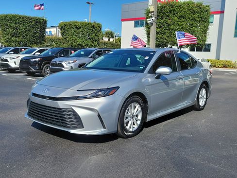 Used 2025 Toyota Camry LE image 6