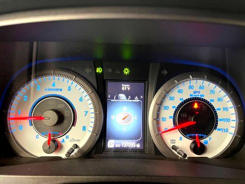 Used 2016 Toyota Sienna SE Premium image 16