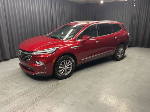 Used 2023 Buick Enclave Essence image 2