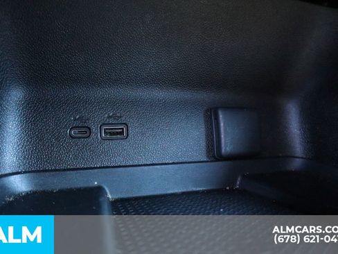 Used 2024 Chevrolet Traverse LT image 37