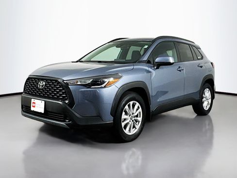 Certified 2022 Toyota Corolla Cross LE AWD/4WD image 3