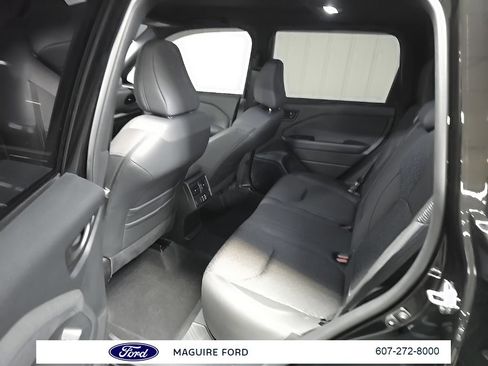 Used 2025 Subaru Forester Premium image 34