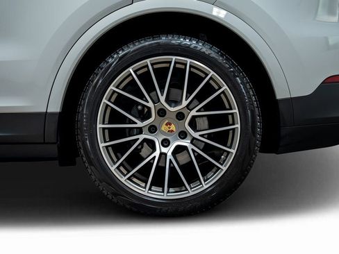 Used 2022 Porsche Cayenne S Platinum image 24