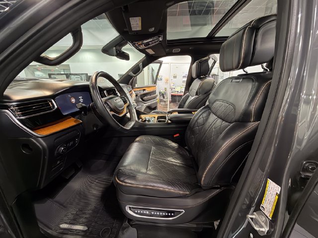 Used 2024 Jeep Grand Wagoneer L Series III AWD/4WD image 10