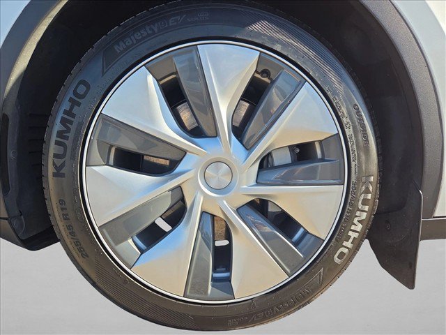 Used 2022 Tesla Model Y Long Range AWD/4WD image 29