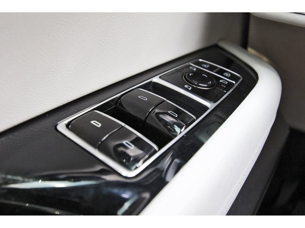 New 2027 Cadillac Vistiq Luxury AWD/4WD image 16