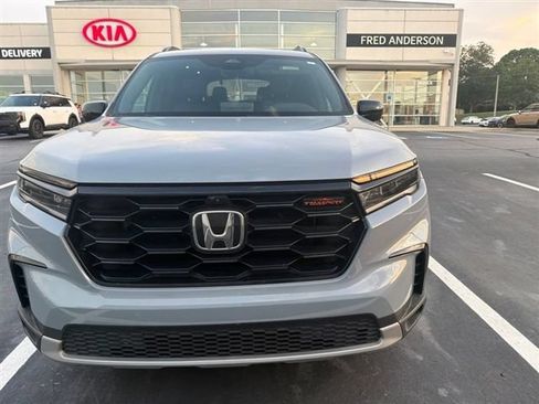 Used 2024 Honda Pilot TrailSport image 2