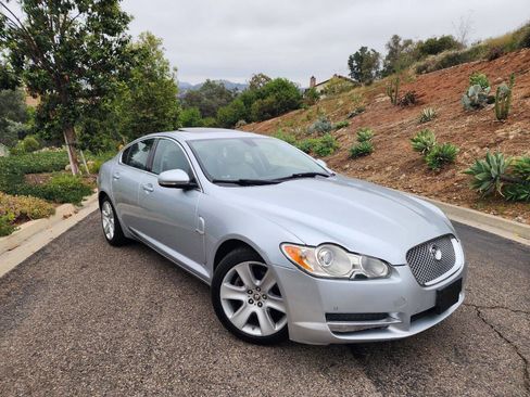 Used 2010 Jaguar XF Luxury image 2