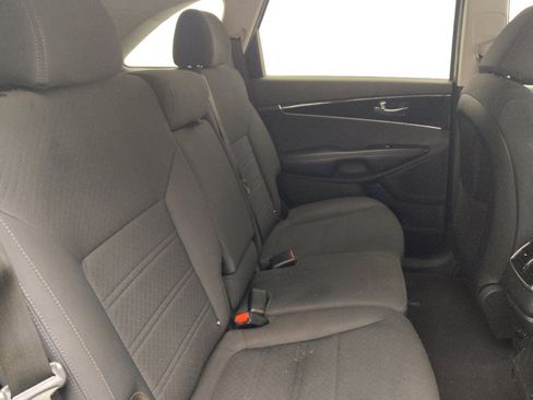 Used 2019 Kia Sorento FWD image 19