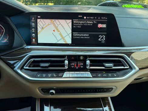 Used 2022 BMW X5 xDrive40i w/ Premium Package AWD/4WD image 17