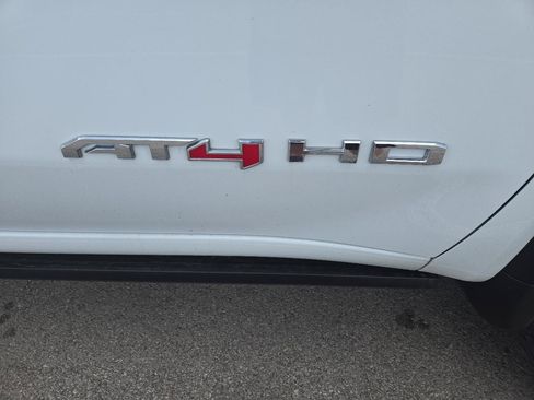 Used 2022 GMC Sierra 2500 AT4 w/ AT4 Preferred Package AWD/4WD image 4