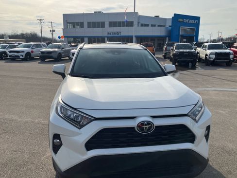 Used 2021 Toyota RAV4 XLE Premium image 2