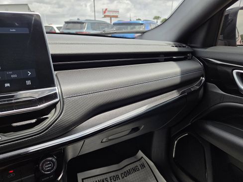 New 2026 Jeep Compass Latitude image 32