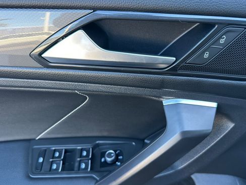 Certified 2023 Volkswagen Tiguan SE image 11