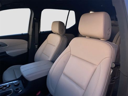 Used 2023 Chevrolet Traverse LT w/ LT Premium Package image 22