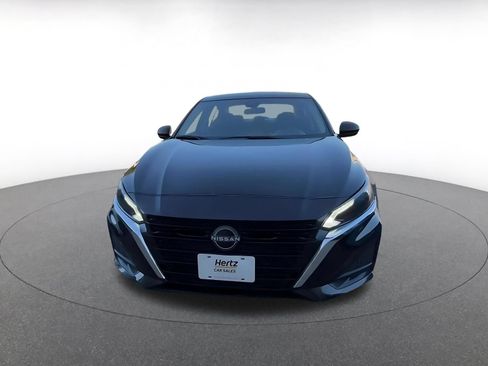Used 2025 Nissan Altima 2.5 SV FWD image 3