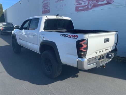 Used 2019 Toyota Tacoma TRD Off-Road image 2
