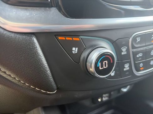 Used 2023 Chevrolet Traverse Premier FWD image 23