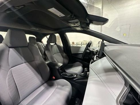 Used 2022 Toyota Corolla SE w/ SE Premium Package image 18