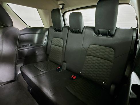 Used 2024 Nissan Pathfinder S image 27