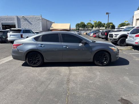 Used 2015 Nissan Altima 2.5 S w/ Power Driver Seat Package FWD image 4