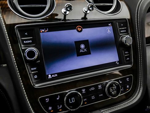 Used 2019 Bentley Bentayga image 71