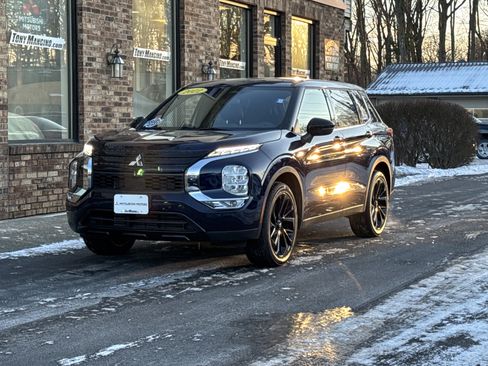 Used 2022 Mitsubishi Outlander SEL Black Edition image 1