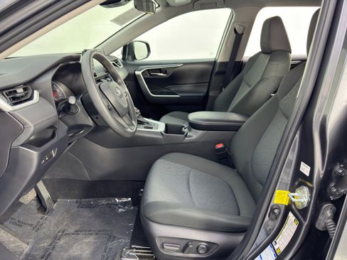 Used 2022 Toyota RAV4 XLE image 15