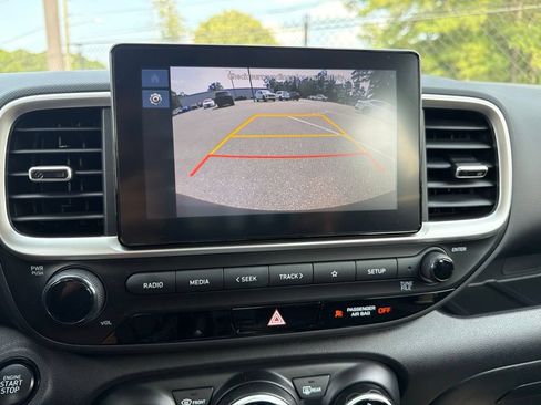Used 2024 Hyundai Venue SEL FWD image 11