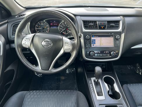 Used 2017 Nissan Altima 2.5 SV w/ Convenience Package image 17