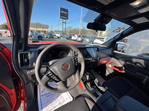 Used 2025 Nissan Frontier PRO-4X w/ Pro Convenience Package image 19