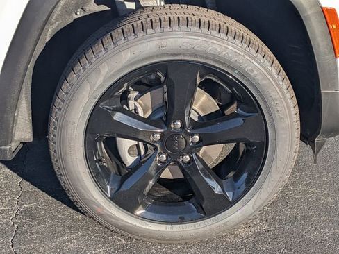 New 2026 Jeep Grand Cherokee Limited w/ Limited Altitude Package image 9