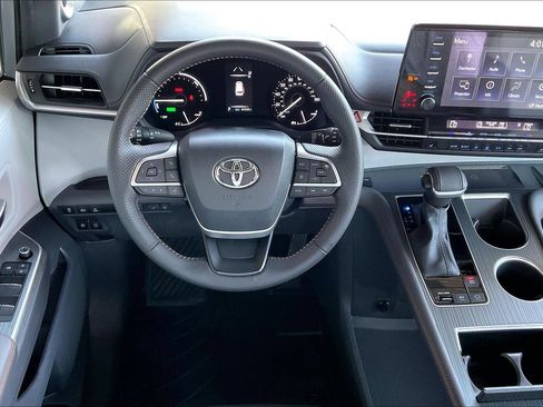 Used 2024 Toyota Sienna XSE w/ XSE Plus Package AWD/4WD image 8